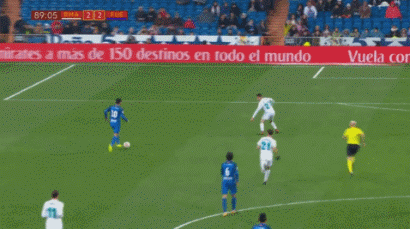 大谷翔平在 2023 年对阵天使队时，首次作为对手回到旧主场，获得全场致敬